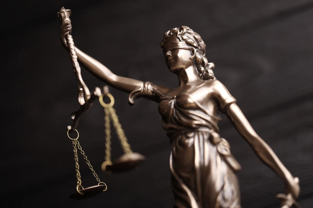 Koniec śledztwa w sprawie grup przestępczych, które zajmowały się handlem ludźmi. Podejrzani działali w kilku miastach województwa śląskiego oraz w Wielkiej Brytanii, Szwecji i Niemczech. Prokuratura skierowała do sądu akt oskarżenia w tej sprawie.