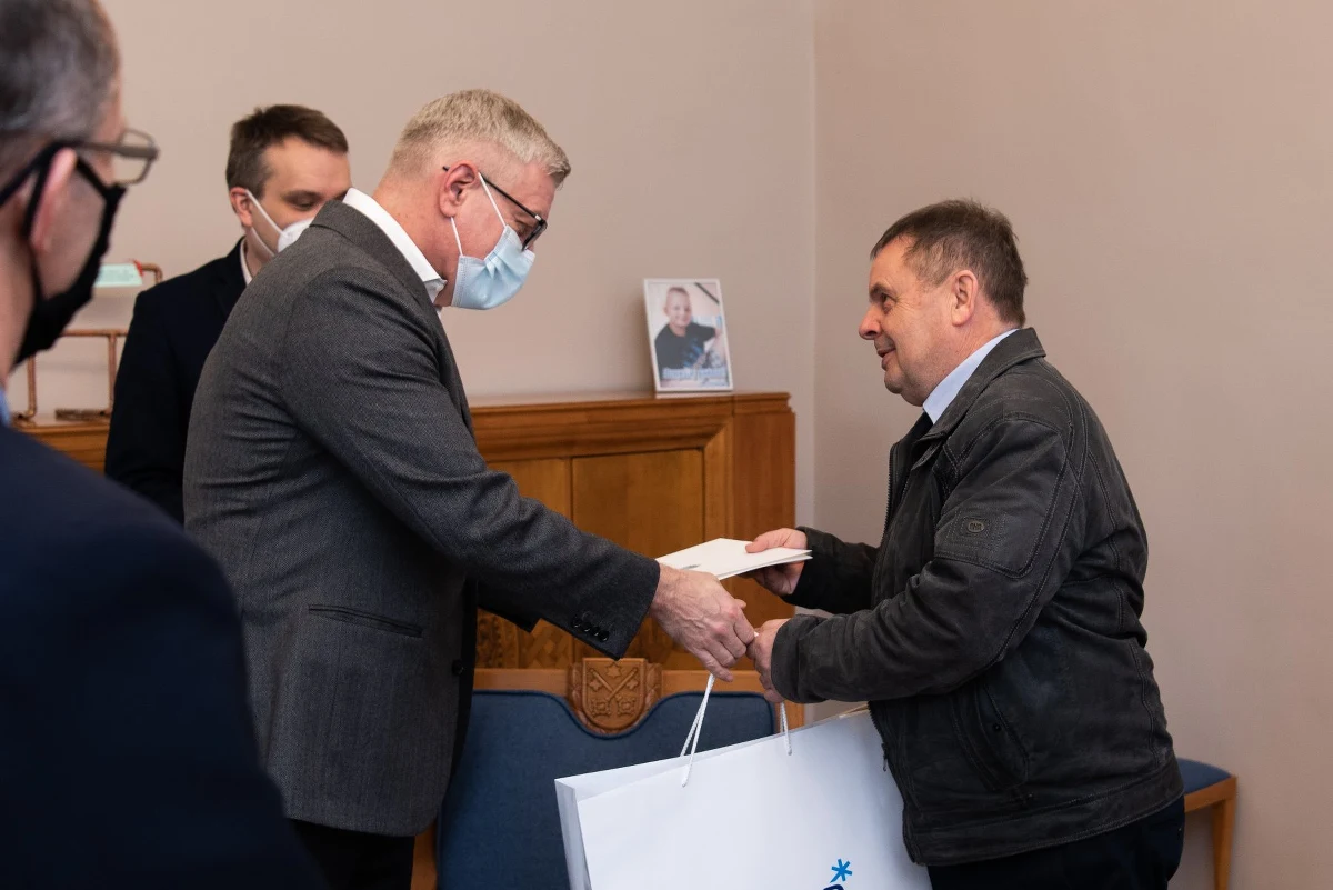 Kierowca autobusu miejskiego brutalnie pobity w październiku w Poznaniu wrócił do pracy. Wyruszył już w pierwszy kurs.