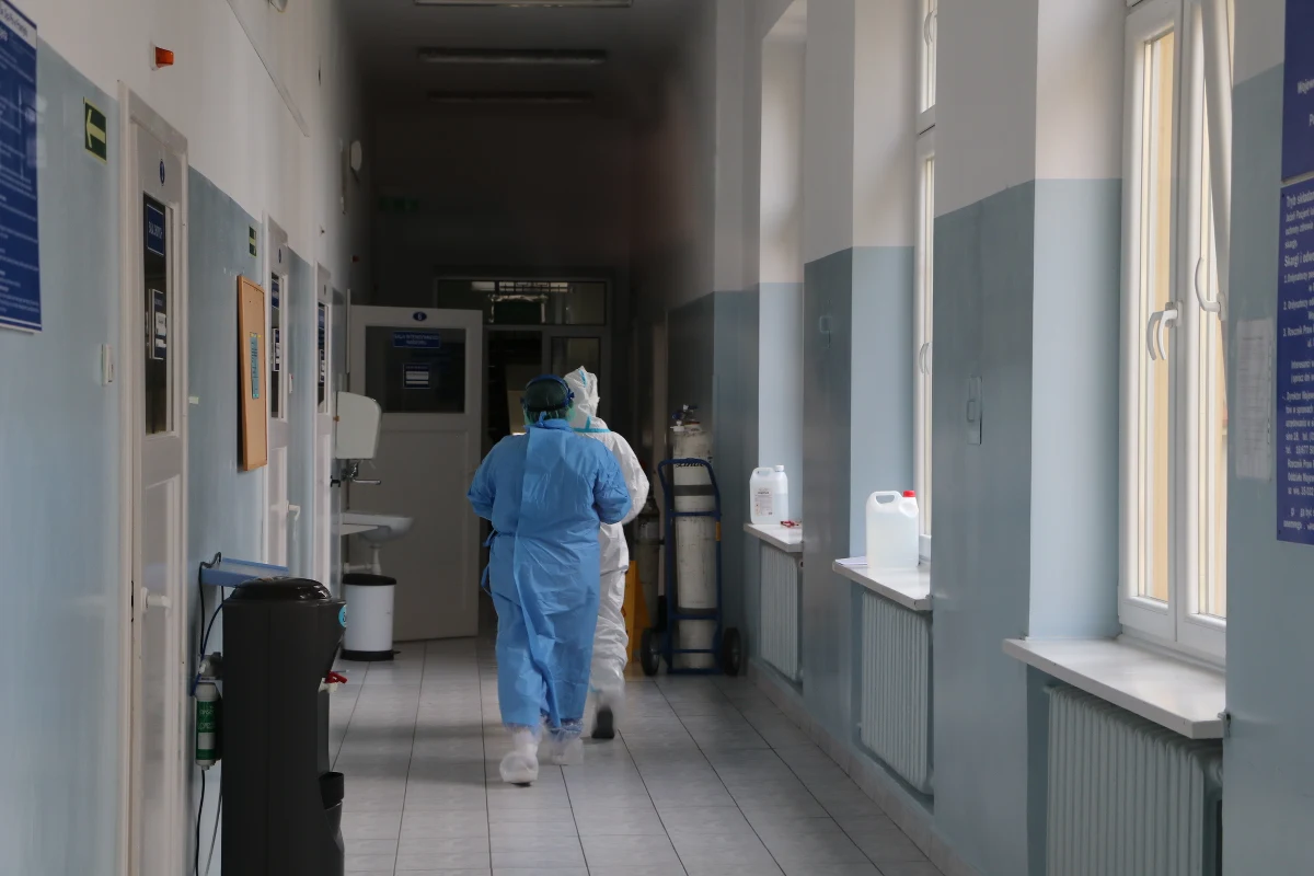 Wojewódzki Specjalistyczny Szpital im. M. Pirogowa w Łodzi wraca do normalnej pracy. Prawie 110 łóżek w tej placówce już nie jest zarezerwowanych dla pacjentów covidowych - zdecydował wojewoda.

