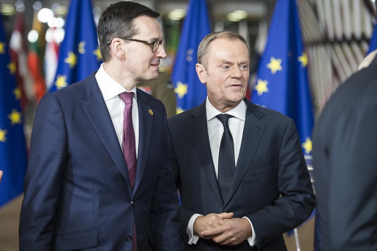 "Donald Tusk stoi na czele partii Nord Stream 2. Ponieważ Europejska Partia Ludowa, której częścią jest Platforma Obywatelska, to był główny promotor Nord Stream 2, a więc ta partia stworzyła monopol gazowy dla Władimira Putina" - powiedział na konferencji premier Mateusz Morawiecki. "Drogi Mateuszu, ten, kto Cię obsadza w roli agresywnego pitbulla, źle Ci życzy; ani to śmieszne, ani straszne" - tak słowa szefa rządu skomentował we wpisie na Twitterze Donald Tusk.