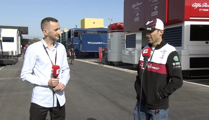 Wywiad z Robertem Kubicą podczas jazdy w przedsezonowych testach F1 w Barcelonie. WIDEO