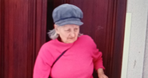 Policjanci ze Słupska poszukują 75-letniej Anny Koryzny, która w poniedziałek około godziny 9:00 wyszła z mieszkania znajdującego się przy ulicy Mickiewicza i od tej pory nie kontaktowała się z rodziną. Kobieta cierpi na demencję.