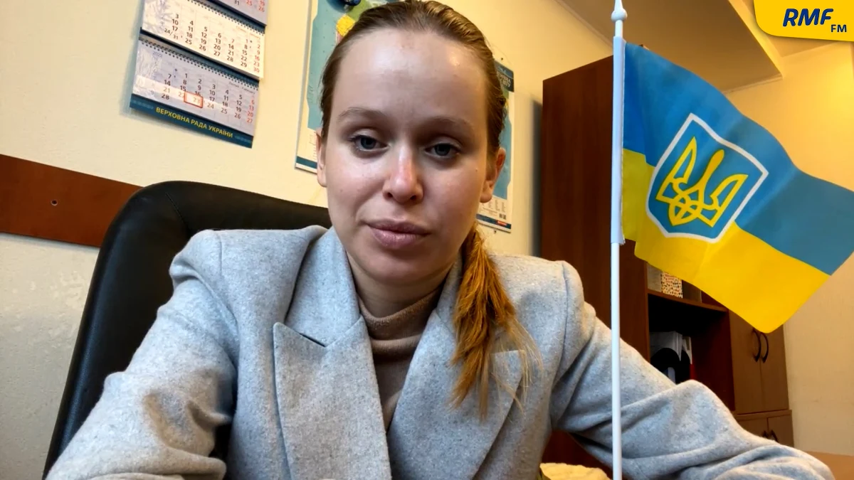 Ukraińska Rada Najwyższa decyduje o formalnym wprowadzeniu stanu wyjątkowego w całym kraju. Jak wcześniej informowaliśmy - parlamentowi takie kroki rekomendowała Rada Bezpieczeństwa Ukrainy. Na wschodzie kraju coraz częściej dochodzi do wymiany ognia między prorosyjskimi separatystami a ukraińskimi żołnierzami. Obecną sytuację w kraju, sankcje nakładane na Rosję przez zachód czy mobilizację żołnierzy rezerwy do armii - komentuje specjalnie dla RMF FM deputowana do Rady Najwyższej Ukrainy, z rządzącej obecnie partii Sługa Narodu Elizawieta Jasko.