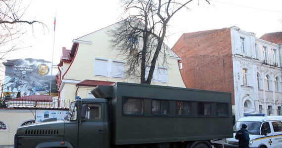 "W mieście jest panika. Rosyjskie rakiety spadają w pobliżu domów mieszkalnych" - mówi w rozmowie RMF FM Ilona Szubina, Polka mieszkająca w Charkowie. Jak relacjonuje, w mieście jest poruszenie - przed sklepami ustawiły się kolejki, problemy są z dostępem do wody i internetu.