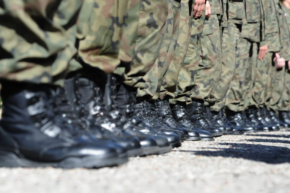 "Musimy natychmiast zareagować na przestępczą agresję Rosji na Ukrainę" – oświadczył premier Mateusz Morawiecki. "Dzisiejsza Rada Europejska powinna zatwierdzić najcięższe z możliwych sankcji" – zaznaczył polityk. Działania Rosji potępiło także Ministerstwo Spraw Zagranicznych. Rzecznik rządu Piotr Müller zapewnił z kolei, że "polskie wojska są w pełnej gotowości".  