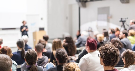 Ponawiamy naszą solidarność z Ukrainą, jesteśmy gotowi do udzielenia wsparcia naszym studentom z tego kraju. Zapewniamy o modlitwie - podkreślił rektor Katolickiego Uniwersytetu Lubelskiego ks.prof. Mirosław Kalinowski. Na uczelni studiuje łącznie ok. 600 osób z Ukrainy.

