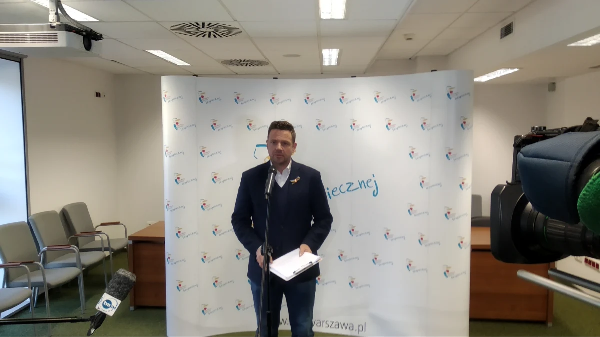 Jesteśmy gotowi na przyjęcie uchodźców z Ukrainy, wyznaczono konkretne miejsca - mówi prezydent Warszawy Rafał Trzaskowski. W związku z wojną na Wschodzie - w stolicy odbyło posiedzenie sztabu kryzysowego, w trakcie ktorego rozmawiano o możliwych atakach cybernetycznych oraz pomocy wolontariuszy dla mieszkających u nas Ukraińców.