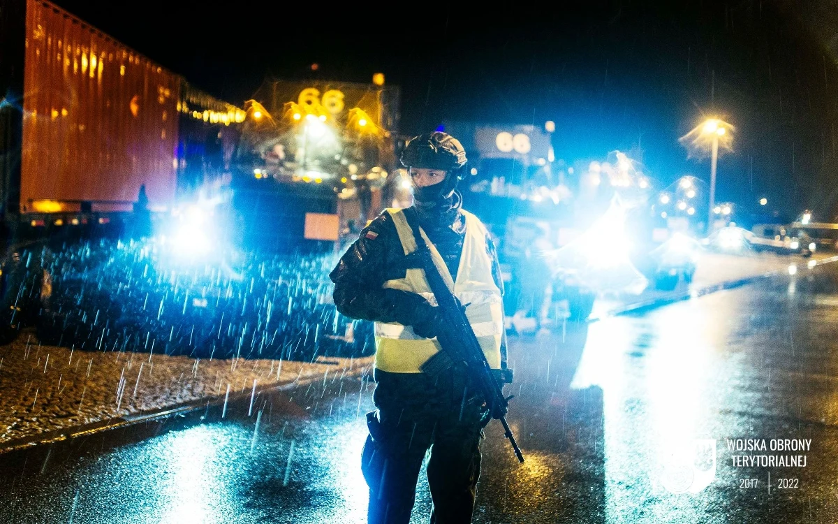 Zmieniono status do natychmiastowego stawiennictwa żołnierzy Wojsk Obrony Terytorialnej. Ich zadaniem miałoby być wsparcie administracji państwowej i samorządów w przyjmowaniu uchodźców z Ukrainy.