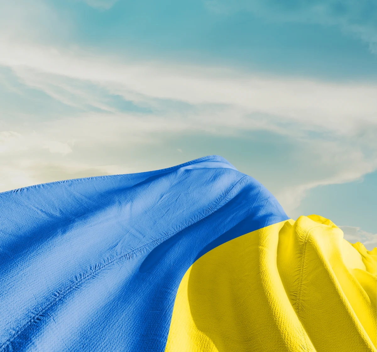 Około 50 osób: Ukraińców i gdańszczan wzięło udział w pikiecie przed Konsulatem Generalnym Federacji Rosyjskiej. Pikietujący krzyczeli m.in. "Precz z Ukrainy", "Agresorzy" i "Mordercy". Dwóch młodych chłopaków obrzuciło konsulat jajkami - zostali wylegitymowani i ukarani mandatami.
