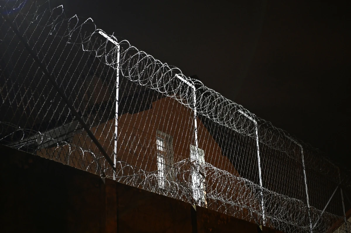 37-letni Artur R., podejrzany o zabójstwo ze szczególnym okrucieństwem i z motywacji zasługującej na szczególne potępienie psycholog z Zakładu Karnego w Rzeszowie, funkcjonariuszki Służby Więziennej, trafił na trzy miesiące do aresztu.

