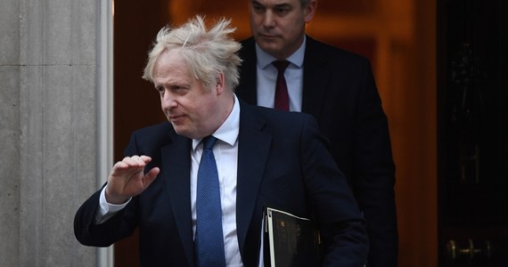 Brytyjski premier Boris Johnson ogłosił pakiet szeroko zakrojonych sankcji gospodarczych w odpowiedzi na rosyjską inwazję na Ukrainę, które obejmują m.in. zamrożenie aktywów rosyjskich banków i zamknięcie dostępu do brytyjskich rynków finansowych. W ramach sankcji m.in. zakazany zostanie eksport technologii do Rosji, rosyjskie linie lotnicze Aerofłot będą miały zakaz lądowania na lotniskach w Wielkiej Brytanii. Ogłoszone przez Johnsona kroki będą dotyczyć także Białorusi. 