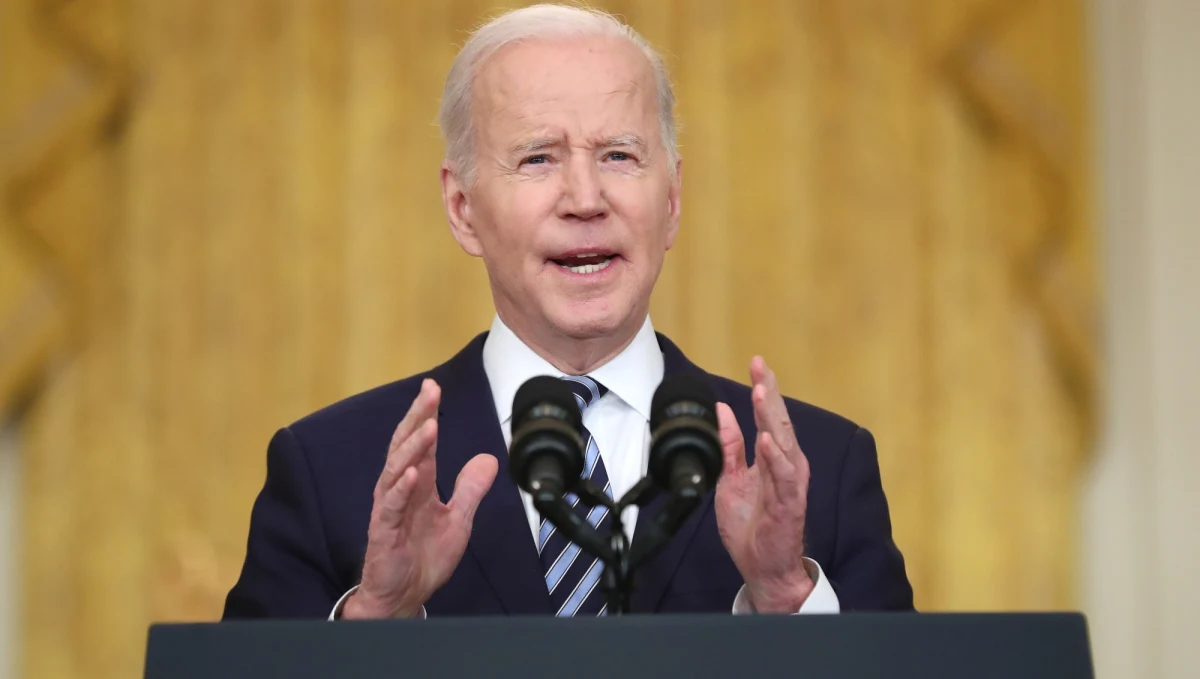 ​Prezydent Rosji Władimir Putin jest agresorem, on i jego kraj poniosą tego konsekwencje. Wprowadzam kolejne silne sankcje. Narzucamy nowe ograniczenia na to, co może być eksportowane do Rosji - poinformował prezydent USA Joe Biden.