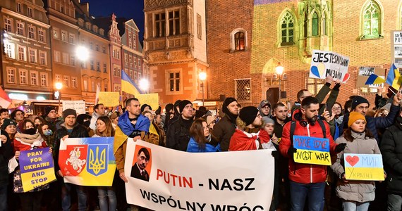Wrocław na różne sposoby będzie wspierać obywateli Ukrainy, która została zaatakowana przez Rosję. Od poniedziałku we wrocławskich szkołach ruszy zbiórka darów. 