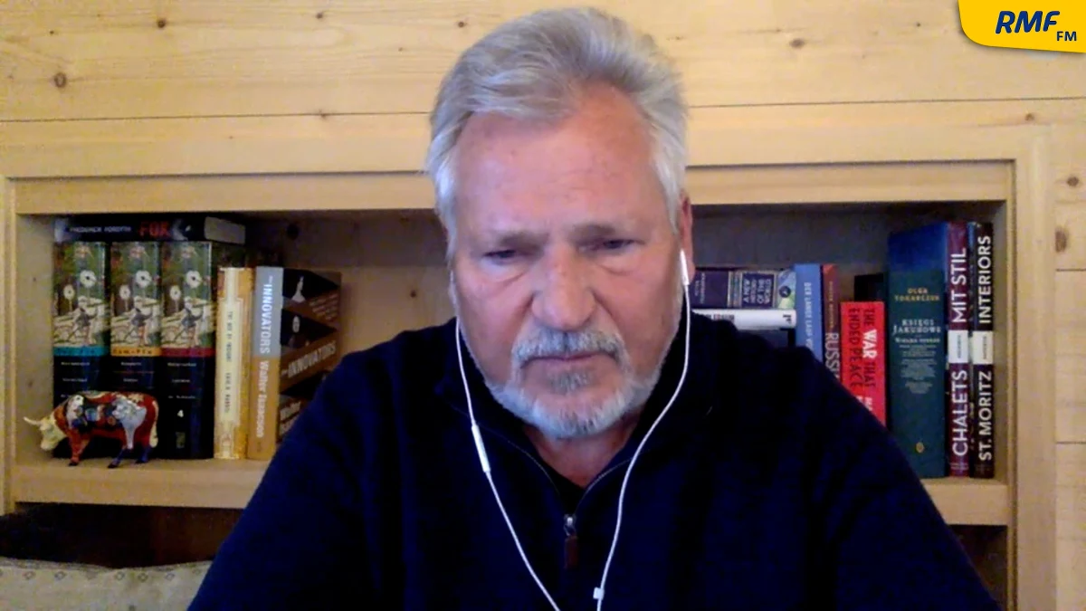 "Putin chce odtworzyć Wielką Rosję, nie ukrywał tego. Napisał w zeszłym roku taki esej dotyczący Wielkiej Rosji, gdzie pod wątpliwość poddawał istnienie Ukrainy, narodu ukraińskiego" - mówił w specjalnym wydaniu Porannej rozmowy w RMF FM były prezydent Aleksander Kwaśniewski. "Wydawało się, że będzie to robił metodami bardziej miękkimi. To, że zdecydował się na taką wojskową akcję w wielkiej skali, to jest rzeczywiście i tragiczne, i niebezpieczne i zdumiewające. Ale widocznie uznał, że sprawy mogą pójść za daleko na Ukrainie, że nie ma czasu na czekanie, aż Ukraińcy wybiorą prorosyjskie władze" - tak gość Roberta Mazurka mówił o napaści Rosji na Ukrainę. 