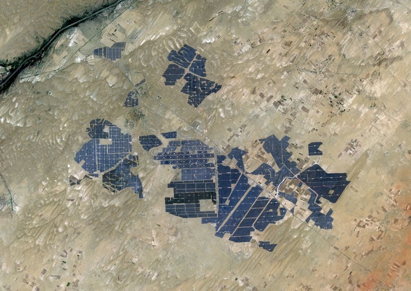 Park Słoneczny Bhadla to jeden z największych tego typu obiektów na świecie. To właśnie tak wygląda przyszłość odnawialnych źródeł energii.