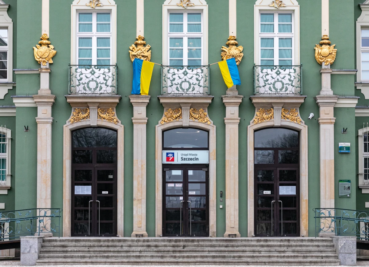 160 miejsc, a w śród nich hotele i internaty szykuje Szczecin na przyjęcie uchodźców z atakowanej przez Rosję Ukrainy. Lista ma być wydłużana, ale to nie cała pomoc, o jakiej już myślą władze miasta.