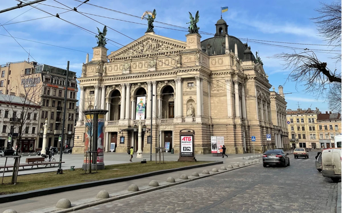 Napięcia na granicy z Polską w związku z próbami wyjazdu z Ukrainy mężczyzn w wieku 18-60 lat. Władze zdecydowały, że mężczyźni w tym wieku nie mogą wyjechać z kraju. Ogłoszono też równolegle powszechną mobilizację. 