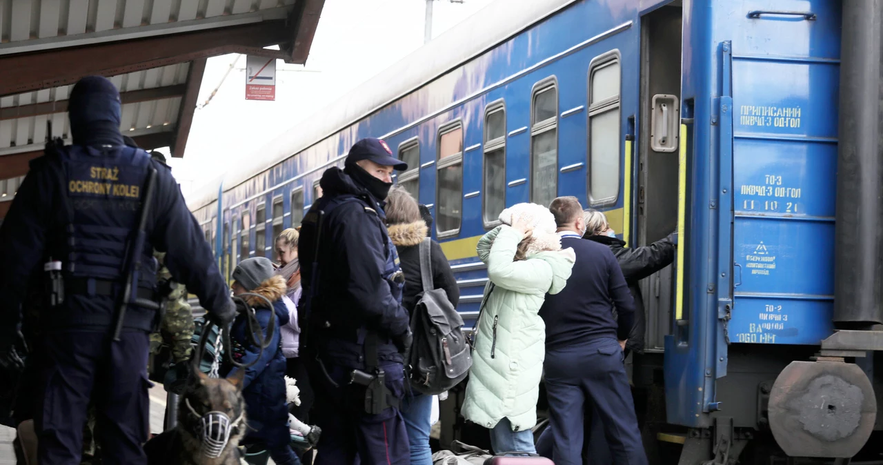 Uchodźcy z Ukrainy na dworcu w Przemyślu