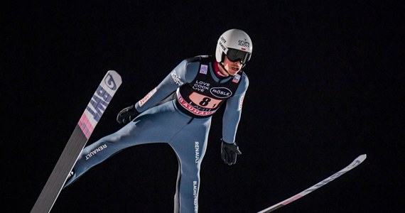 Piotr Żyła po raz pierwszy w tym sezonie stanął na podium zawodów Pucharu Świata w skokach narciarskich. W piątek w fińskim Lahti zajął trzecie miejsce. Zwyciężył Austriak Stefan Kraft, a drugi był Norweg Halvor Egner Granerud.
