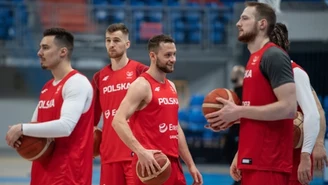 Kwalifikacje MŚ. Polscy koszykarze przegrali, przed meczem okazali solidarność z Ukrainą