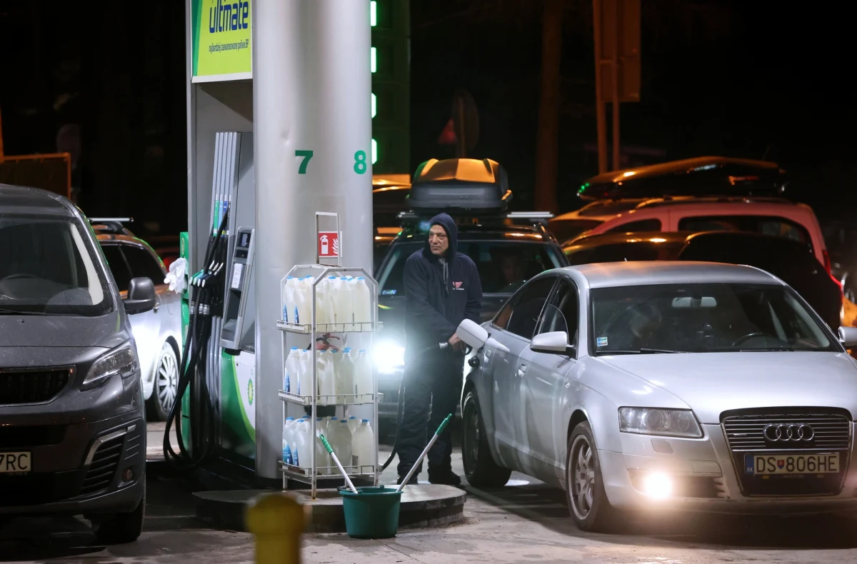 "Będzie coraz więcej internetowych komunikatów, które rozsiewają prorosyjską propagandę. Internet stał się niestety narzędziem w rękach terrorystów. Im chodzi tylko o wywołanie strachu, lęku, zamieszania, paniki" - przekonuje w rozmowie z dziennikarzem RMF FM politolog profesor Jolanta Itrich-Drabarek z Uniwersytetu Warszawskiego. Komentuje w ten sposób mnożące się w internecie wpisy grożące między innymi kryzysem paliwowym.