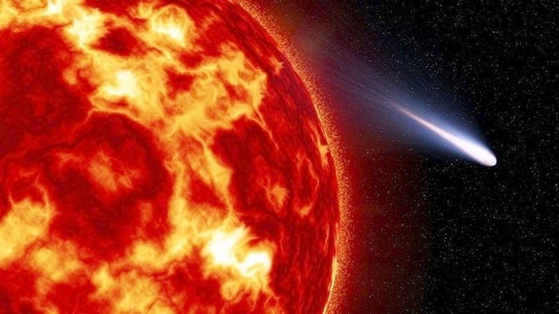Sonda SOHO uwieczniła na filmie dwie komety uderzające w Słońce. Chociaż takie obiekty często kończą swój żywot w naszej dziennej gwieździe, to rzadko zdarza się, by czyniły to grupowo. Zobaczcie ten moment na nagraniu.