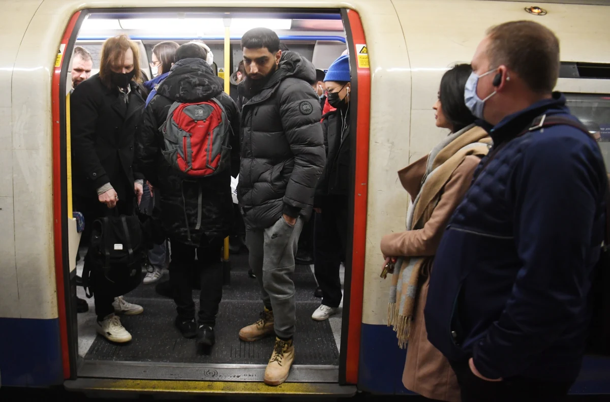 Ministerstwo Zdrowia informuje o 13 960 nowych przypadkach zakażenia koronawirusem. Ostatniej doby zmarło 221 chorych na Covid-19. Bilans epidemii koronawirusa w Polsce to 5 651 596 zakażonych. Nie żyje 111 277 spośród nich.