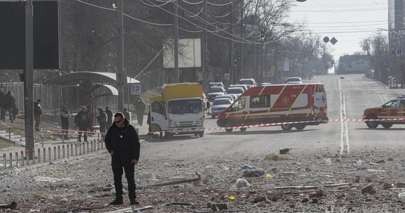 70 osób zostało rannych w rosyjskich ostrzałach w Ochtyrce w obwodzie sumskim na Ukrainie - podały władze obwodowe. Ostrzelano osiedla mieszkalne i przeprowadzono punktowe rakietowe uderzenia w jednostkę wojskową - dodano.