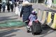 Medyka: Z dziećmi na rękach i walizką dobytku szukają pomocy w Polsce