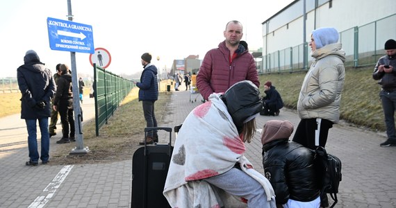 Dziesięć samochodów wyładowanych po brzegi darami dla mieszkańców Ukrainy wyruszyło w sobotę z Gdańska. W drogę powrotną zabiorą 25 uchodźców - podał portal gdansk.pl.

