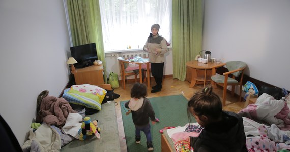 W ośrodku wypoczynkowym w Waplewie koło Olsztynka zakwaterowano w sobotę pierwszą na Warmii i Mazurach grupę uchodźców z Ukrainy. Na razie schronienie znalazło tu 45 osób, w tym 18 dzieci, z których najmłodsze ma dopiero miesiąc.
