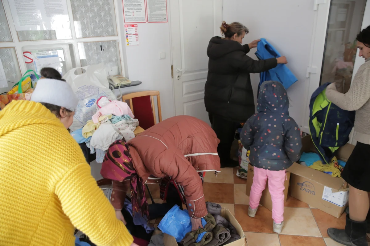 W holu dworca PKP Olsztyn Główny został uruchomiony w sobotę punkt informacyjny dla obywateli Ukrainy - poinformował wojewoda warmińsko-mazurski Artur Chojecki. Punkt będzie działał aż do odwołania, w godz. 6-21.

