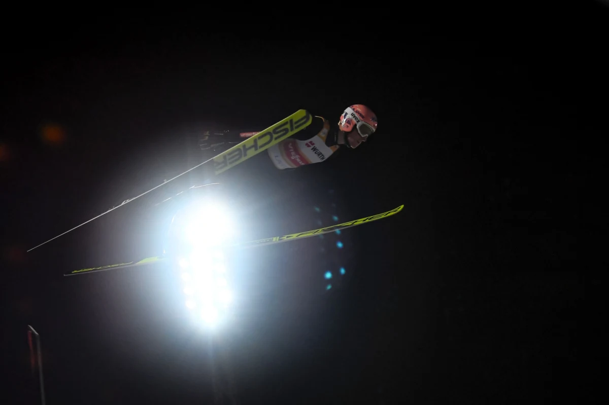 Polska zajęła siódme miejsce w drużynowym konkursie Pucharu Świata w skokach narciarskich w fińskim Lahti. Zwyciężyła Austria, przed Słowenią i Niemcami.