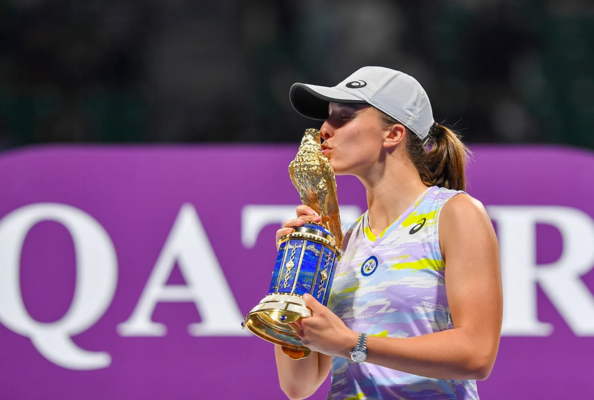 Iga Świątek pokonała Estonkę Anett Kontaveit 6:2, 6:0 w finale tenisowego turnieju WTA rangi 1000 na kortach twardych w Dausze (pula nagród 2,33 mln dolarów). Polka wywalczyła swój czwarty tytuł w zawodowej karierze. "Chciałabym wyrazić swoje wsparcie dla wszystkich, którzy cierpią teraz na Ukrainie" - powiedziała tenisistka Iga Świątek po triumfie.