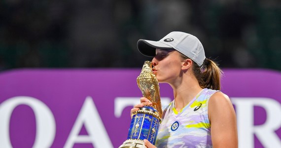 Iga Świątek pokonała Estonkę Anett Kontaveit 6:2, 6:0 w finale tenisowego turnieju WTA rangi 1000 na kortach twardych w Dausze (pula nagród 2,33 mln dolarów). Polka wywalczyła swój czwarty tytuł w zawodowej karierze. "Chciałabym wyrazić swoje wsparcie dla wszystkich, którzy cierpią teraz na Ukrainie" - powiedziała tenisistka Iga Świątek po triumfie.