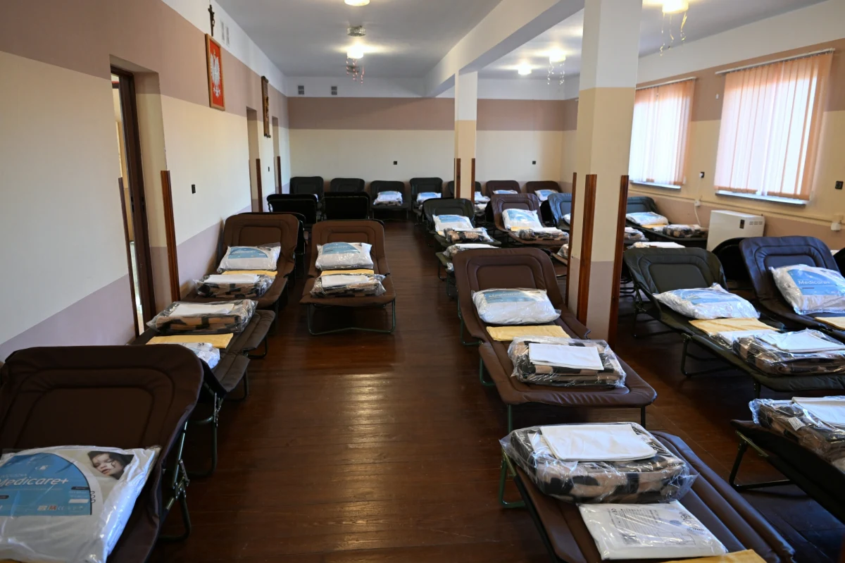 Trwają przygotowania do uruchomienia kolejnego punktu recepcyjnego na Podkarpaciu - w Hali Kijowskiej niedaleko przejścia granicznego w Korczowej. Punkt przyjmie na początek do 2 tys. osób - poinformował PAP w sobotę wieczorem rzecznik wojewody podkarpackiego Michał Mielniczuk.

