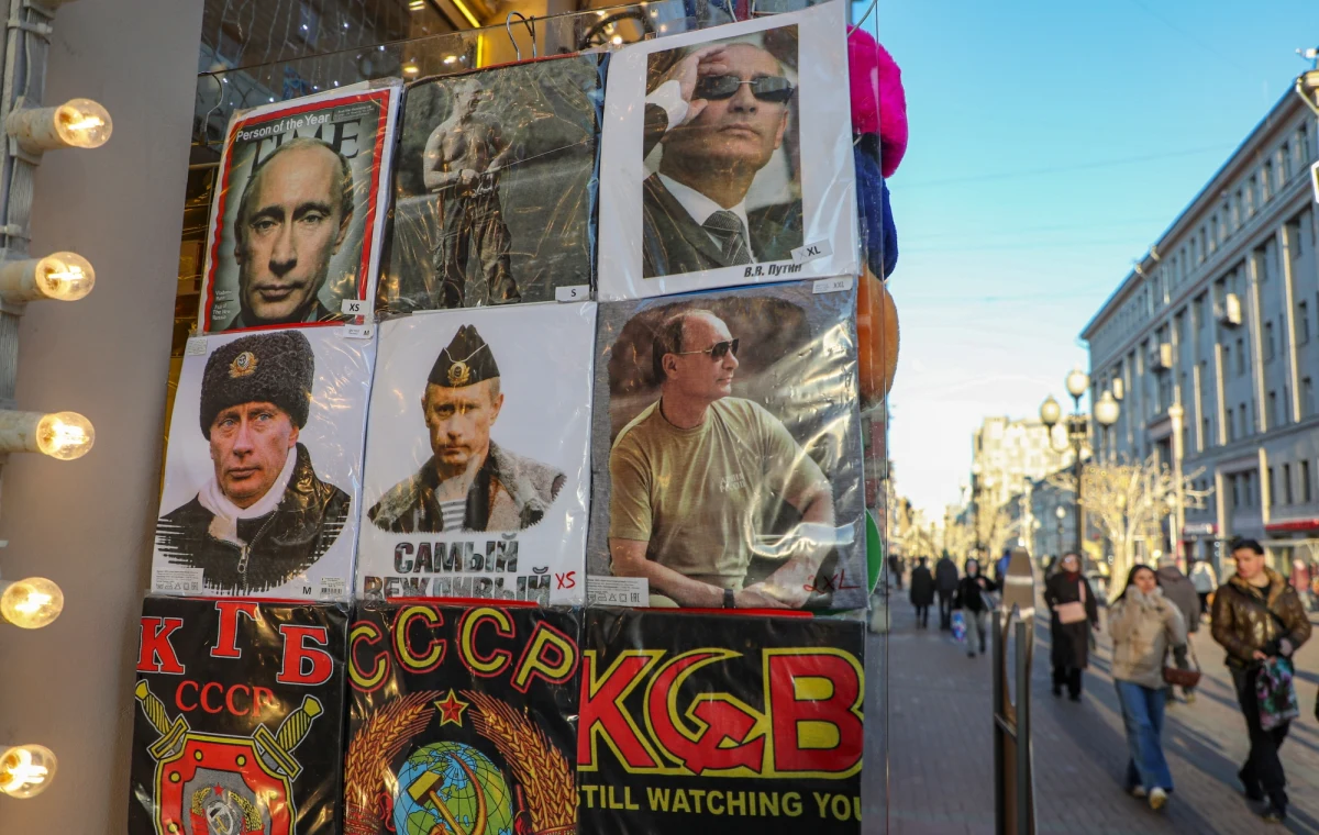 "Ciężko pracujemy nad tym, jak ograniczyć dodatkowe szkody, wynikające z odłączenia (Rosji) od SWIFT, tak aby trafiło ono we właściwe osoby. Potrzebujemy celowego i funkcjonalnego ograniczenia SWIFT" - przekazało na Twitterze niemieckie MSZ, cytując szefową resortu Annalenę Baerbock i wicekanclerza Roberta Habecka.