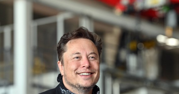 Serwis Starlink jest już aktywny na Ukrainie - poinformował Elon Musk, szef firmy SpaceX, która dostarcza internet za pośrednictwem konstelacji satelit. O taką możliwość zaapelował wcześniej wicepremier Ukrainy Mychajło Fedorow.