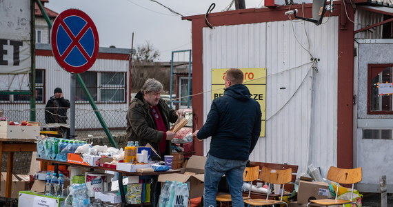 W woj. podkarpackim i lubelskim, w szczególności przy trasach, którymi poruszają się osoby przemieszczające się z Ukrainy, możliwe jest otwarcie sklepów w niedzielę - poinformował w niedzielę rzecznik rządu Piotr Müller.