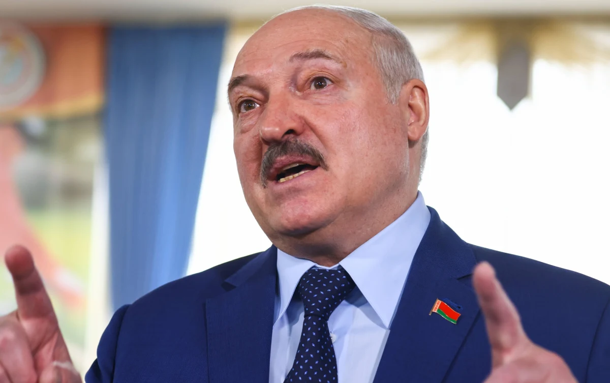 ​Jest bardzo prawdopodobne, że w najbliższych godzinach Alaksandr Łukaszenka podejmie decyzję o udziale białoruskiej armii w wojnie, którą Rosja toczy na Ukrainie - pisze Ukraińska Prawda, powołując się na Centrum Strategii Obronnych. Z kolei portal zn.ua, powołując się na źródła dyplomatyczne, napisał, że białoruskie jednostki sił specjalnych przygotowują się do ataku z powietrza.