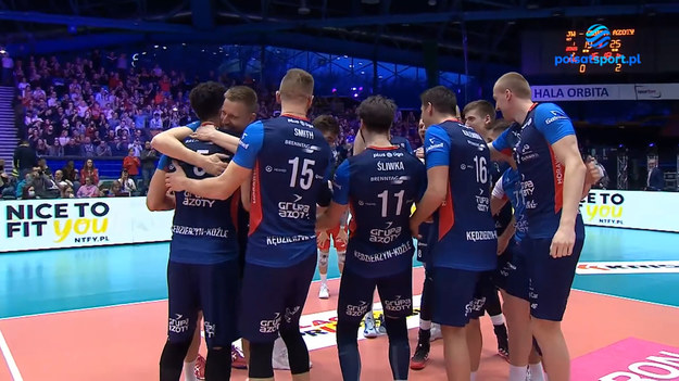 Grupa Azoty ZAKSA Kędzierzyn-Koźle po raz trzeci z rzędu zdobyła Tauron Puchar Polski. W finale rozgrywanym w wypełnionej wrocławskiej hali Orbita lider siatkarskiej PlusLigi pokonał 3:0 Jastrzębski Węgiel. To pierwsze trofeum kędzierzynian w tym sezonie.