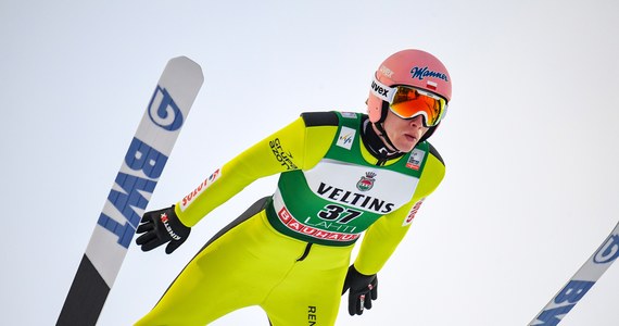 Dawid Kubacki był najlepszym z Polaków i zajął siódme miejsce w zawodach Pucharu Świata w skokach narciarskich w Lahti. W niedzielę ex aequo triumfowali Ryoyu Kobayashi i Norweg Halvor Egner Granerud. Japończyk objął prowadzenie w klasyfikacji generalnej.