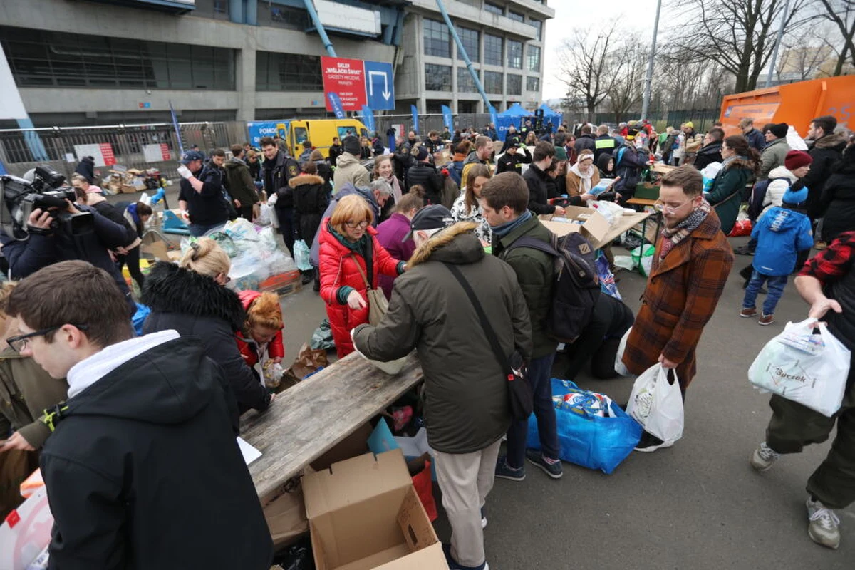 Zbiórka darów dla Lwowa została tymczasowo zawieszona. Zostanie ona wznowiona, jak tylko  żywność, odzież i środki higieniczne, zostaną posegregowane i wysłane z magazynów na granicę polsko-ukraińską. 