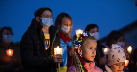 Co najmniej 14 dzieci straciło życie w przeciągu pięciu dni rosyjskiej inwazji na Ukrainę. Co najmniej, ponieważ informacje o zabitych i rannych w wojennym chaosie docierają z opóźnieniem. O ofiarach wśród dzieci informował w sobotę szpital w Kijowie, a w niedzielę - władze obwodu sumskiego. W Ochtyrce w tym regionie ostrzelane zostało przedszkole.