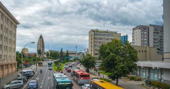 Niespełna 90 kilometrów dzieli Lwów od granicy województwa podkarpackiego. Do Przemyśla przyjeżdżają tysiące Ukraińców - pociągami lub samochodami przez przejście graniczne w Medyce. W tych miastach woj. podkarpackiego obywatele Ukrainy mogą skorzystać z bezpłatnych przejazdów transportem publicznym.