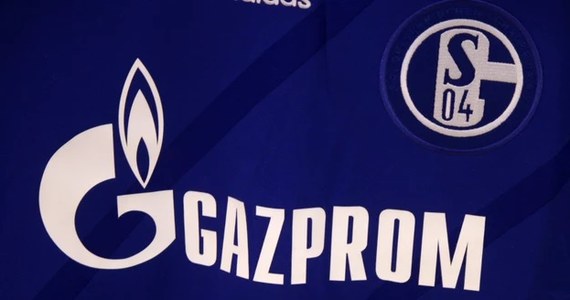 Niemiecki klub piłkarski Schalke 04 Gelsenkirchen poinformował w poniedziałek, że wobec inwazji Rosji na Ukrainę zerwał kontrakt ze swoim głównym sponsorem, rosyjskim koncernem gazowym Gazpromem.