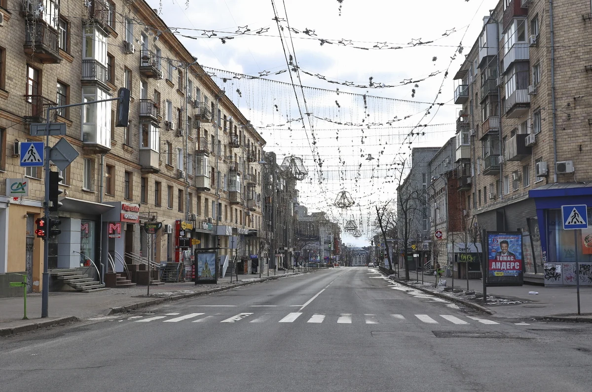 W rosyjskich ostrzałach Charkowa na wschodzie Ukrainy zginęło 9 osób, a 37 zostało rannych, w tym troje dzieci - poinformował mer tego miasta Ihor Terehow, cytowany przez portal Ukraińska Prawda. "To, co teraz dzieje się w Charkowie, to zbrodnia wojenna! To ludobójstwo ukraińskiego narodu" - oświadczył szef charkowskich władz obwodowych Ołeh Syniehubow. 