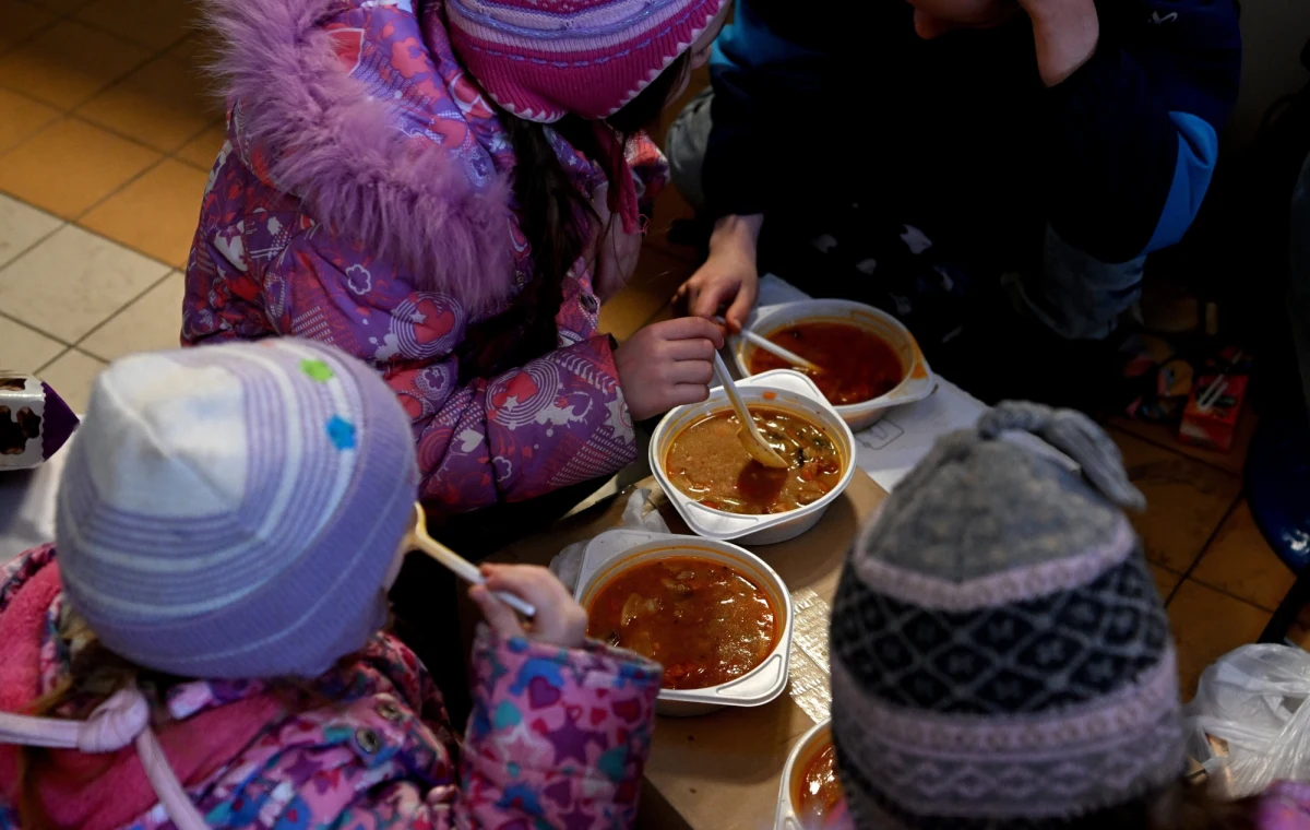 Hotel pracowniczy przerobiony na miejsca dla uchodźców, pietro domu spontaniczne remontowane przez właściciela, sąsiadów i ochotników, mieszkańcy, którzy przyjmują uciekających przed wojną pod własny dach. To tylko kilka przykładów oddolnych inicjatyw z Gdańska.

