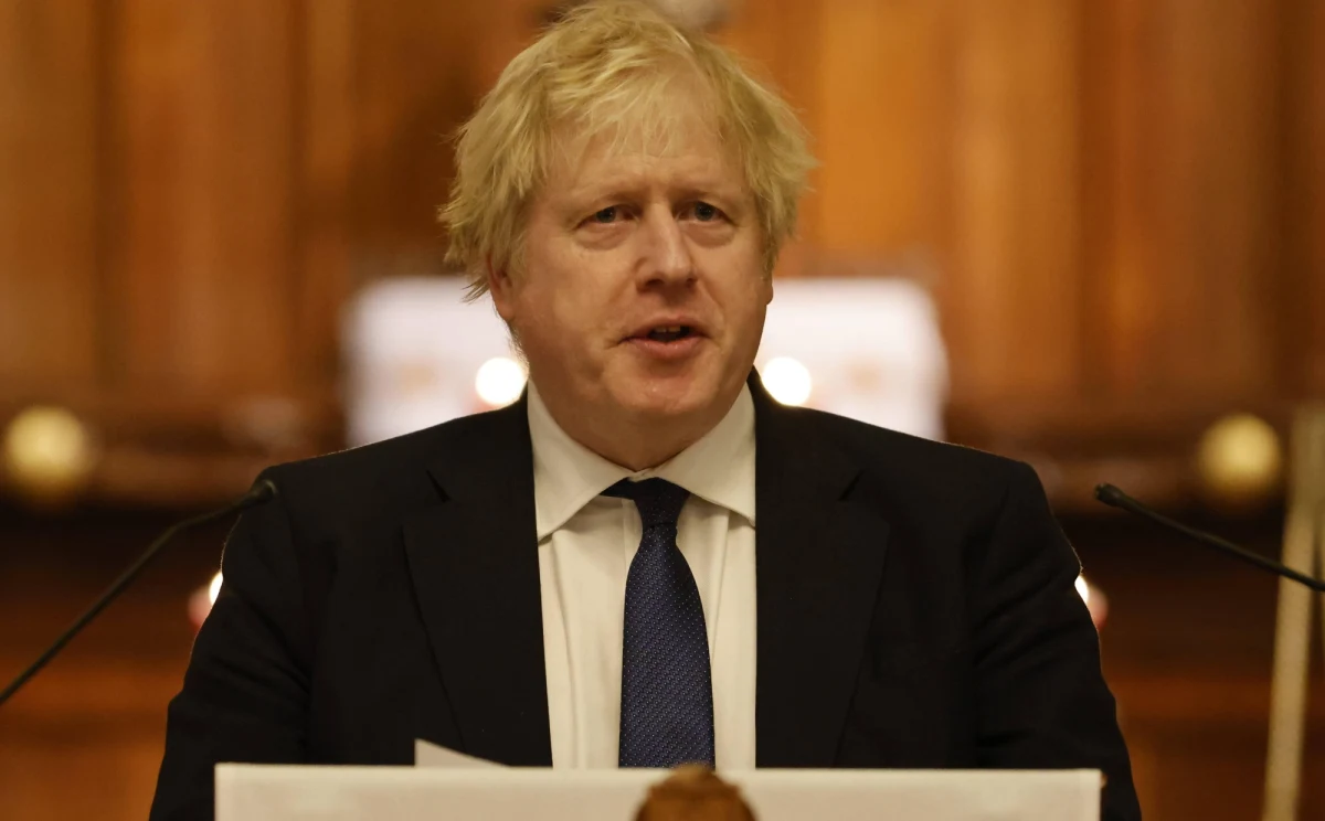 ​Brytyjski rząd w ramach kolejnych sankcji nakładanych na Rosję za inwazję na Ukrainę ogłosił w poniedziałek, że zabroni rosyjskim bankom rozliczania płatności w funtach, zamrozi aktywa trzech kolejnych banków oraz zabroni rosyjskim statkom wpływania do brytyjskich portów.