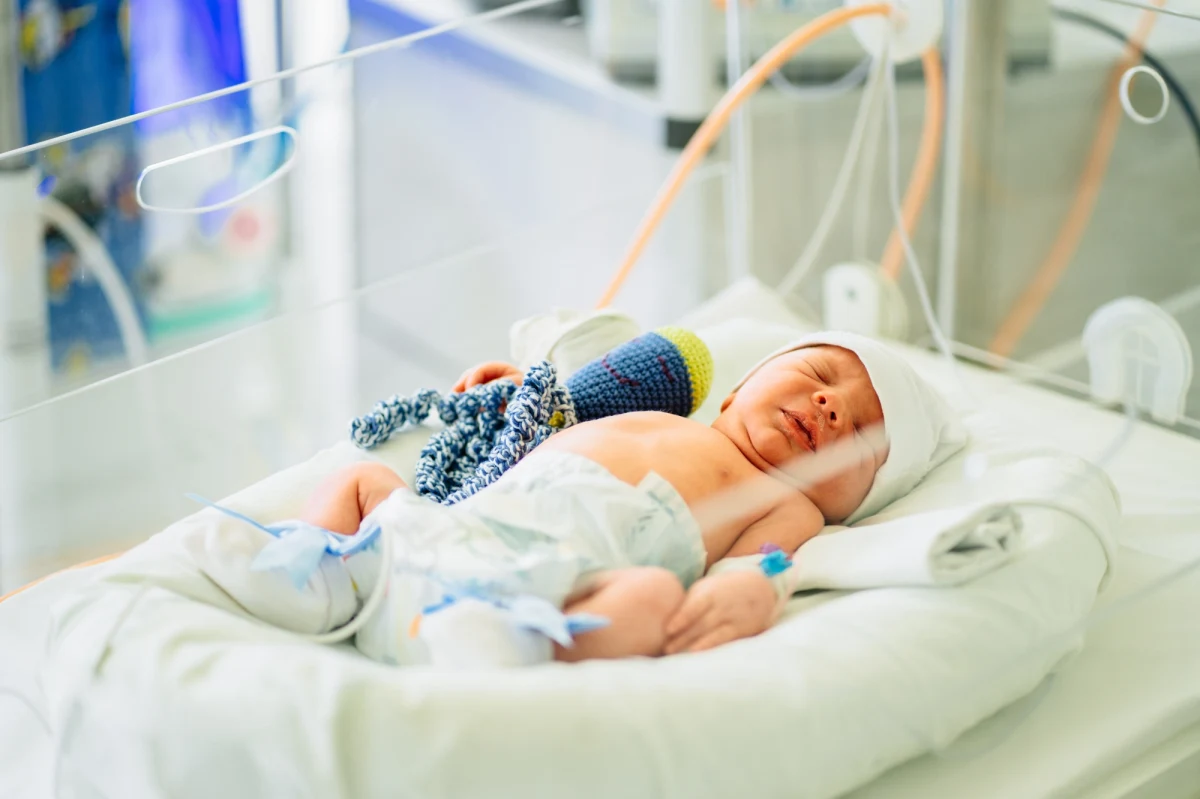 Fani motoryzacji z Wałbrzycha i okolic ruszyli z nietypową pomocą dla Ukrainy. Chcą wesprzeć oddziały neonatologiczne w szpitalach w Kijowie i Lwowie. Trwa zbiórka darów.